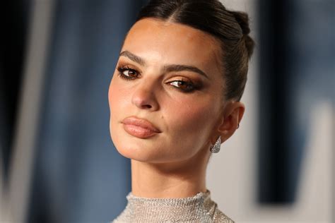 On August 31, 2014, a collection of nearly five hundred private pictures of various celebrities, mostly women, with many containing nudity, were posted on the imageboard 4chan, and swiftly disseminated by other users on websites and social networks such as Imgur and Reddit. . Emily ratajkowski pussy